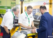 FLO推出EZLift电缆系统 可使电动汽车驾驶员快速充电无压力