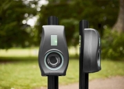 Alloy Design Studio在路灯上安装充电端口 可同时为两辆电动汽车充电