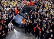 美国2月电动汽车注册量：特斯拉跌25%，三年多来首次下滑