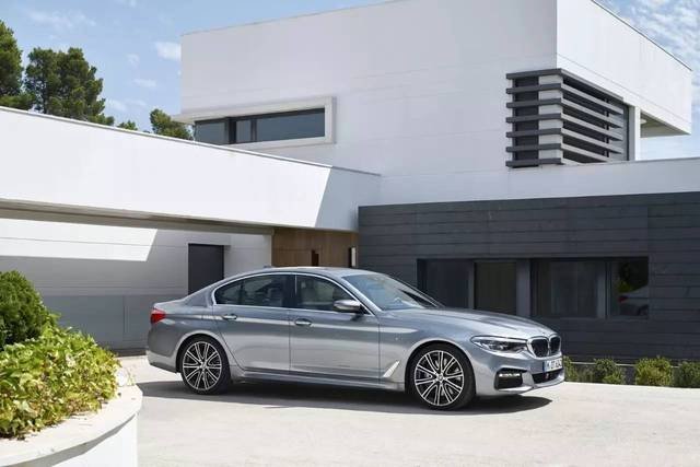 全新BMW 5系上市：用最轻松的PARTY讲最严谨的造车故事