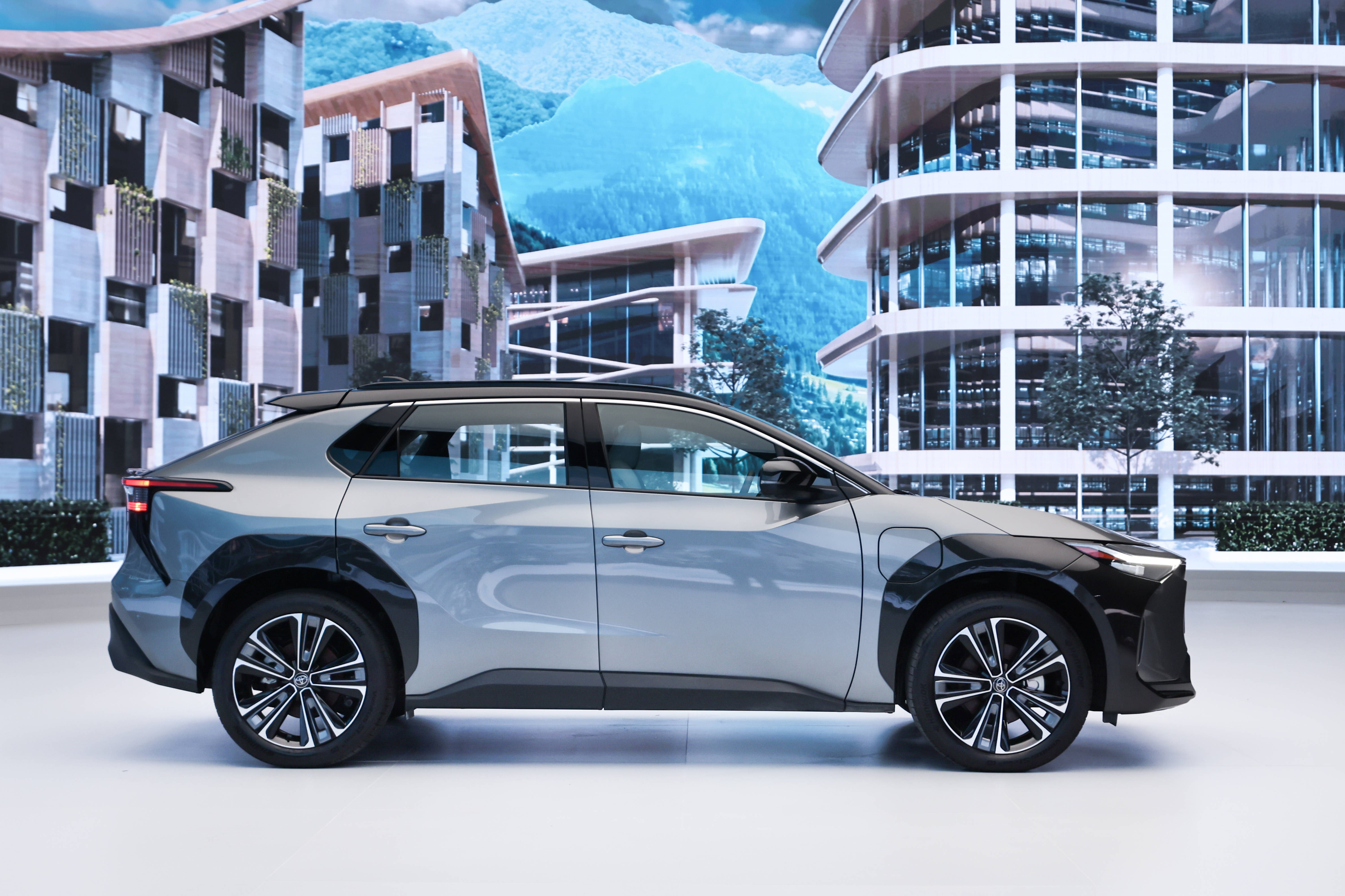 真七座中大型SUV，福特新领裕五星安全开启进阶人生